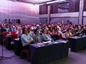 İstanbul’da canlı cerrahi ile doktorlara göz ameliyatları eğitimi verildi