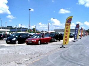 İkinci el oto pazarı boş kaldı