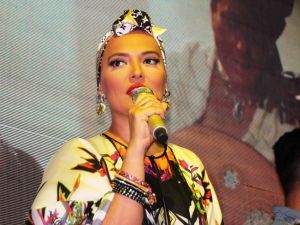 Demet Akalın’ın erkek hayranlarından şaşırtan isteği