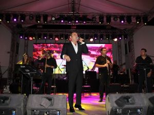 Ferhat Göçer Akşehir’de hayranlarını coşturdu