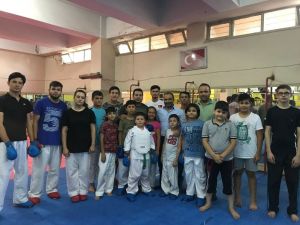 Başkan Uçak gençlerle kitap okudu