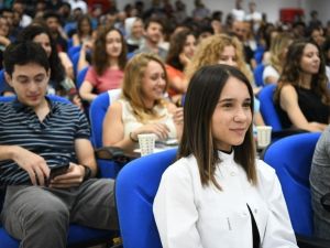 Ege Üniversitesi Rektörü Necdet Budak: "Her zaman hastalarınıza karşı sabırlı, müşfik ve ilgili olun"