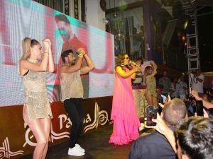 Demet Akalın Bodrum’u salladı