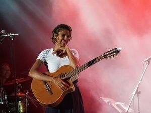 Yeni nesil star Ayo Bursa’da konser verdi