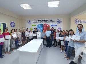 Türkiye’nin ilk STEM laboratuvarından 80 öğretmene sertifika