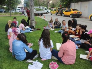 Kitap okumayı teşvik için etkinlik düzenlediler