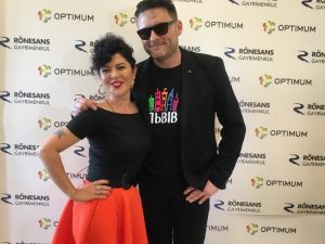 Tuna Kiremitçi ve Özge Fışkın ‘Bahçe Konserleri’nde coşturdu