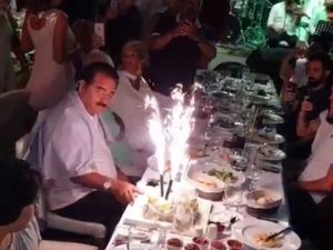 İbrahim Tatlıses Derya Tuna’yı mutlu gününde yalnız bırakmadı