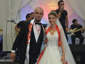 Rap müziğinin ünlü ismi Kezzo dünya evine girdi