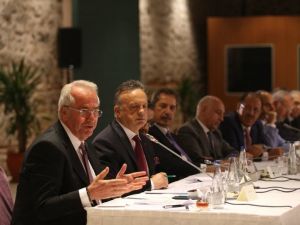 Bakan Albayrak: "Orta vadeli programın hazırlanması için ekonomi alanındaki tüm paydaşlarımızla istişare toplantılarımızı devam ettiriyoruz"