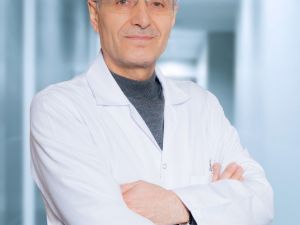 Uzman Doç. Dr. Çakır: "Sık gözlük değiştirme gereksinimi keratokonusa işaret"