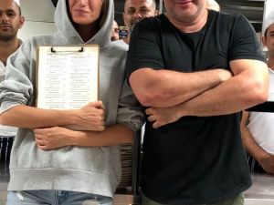 Ünlü model Soydan, yemek için Çeşme’ye geldi