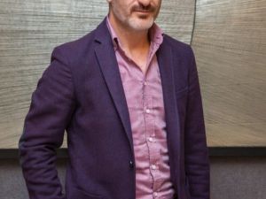 Enis Timuçin: “İnsanlık artık birleşmeli”