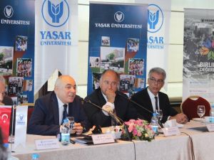 Yaşar Üniversitesi yeni bölümlerle büyüyor