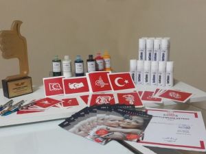 Sprey kına ile başladı dünyaya geçici dövme boyası satıyor