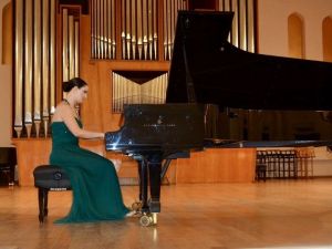 Kıbrıslı Türk piyanist Gözdem İlkay, Bakü’de resital verdi