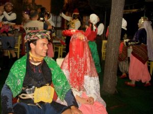 Türkçe öğrenen öğrencilere Türk kınası