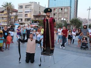 Kuşadası Tiyatro Festivali devam ediyor
