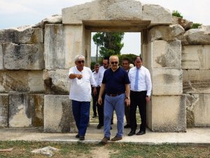 Magnesia’dan heykel fışkırdı