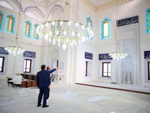 Taş Camii açılış için gün sayıyor