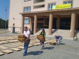 Fedakar müdür görev yaptığı okulu yeniledi