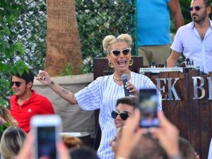 İrem Derici’nin ezan hassasiyeti