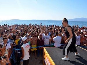 Ağapark’ta Merve Özbey ve Erdem Kınay rüzgarı