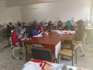 Altıntaş’ta kadın giysileri dikim kursu açıldı