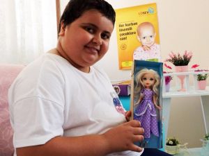 Yaşından fazla ameliyat geçirdi, hayattan kopmadı