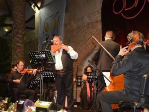 Ünlü Pan Flüt sanatçısı Gheras, Kuşadası’nda konser verdi