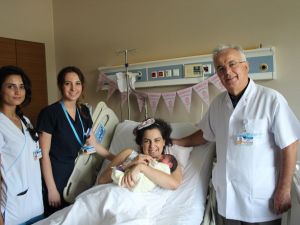 Böbrek nakilli anneye bebek sürprizi