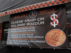 Dolar bozdurana bayram için tepsi tepsi börek