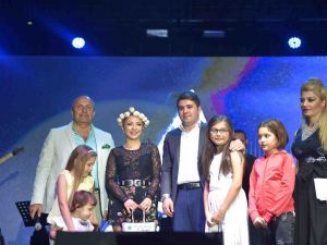 Ünlü sanatçı Ece Seçkin, Kurban Bayramı sonrası nişanlanacağını açıkladı