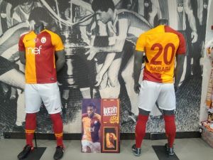 GS Store’da Emre Akbaba yoğunluğu
