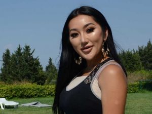 Dünyaca ünlü makyaj fenomeni Thuy Le, İzmir’de güzelleşti