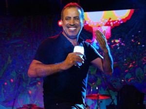 Haluk Levent’e balkondan taze ayran