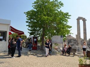 Apollon Tapınağı’na turist akını