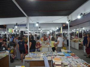 Kuşadası 5. Geleneksel Kitap ve Edebiyat Günleri başladı