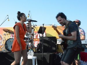 İzmir’de Derya Uluğ rüzgarı