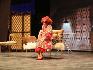 Kuşadası’nda ’Seninle Başım Dertte’ müzikali sahnelendi