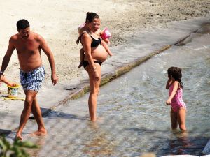 Juventus’un başkanı Andrea Agnelli ve Türk eşi Akalın Bodrum’un tadını çıkarıyor