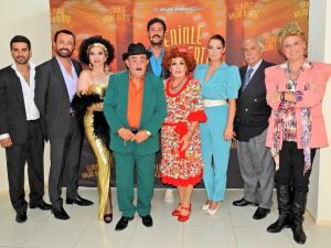 "Seninle başım dertte" Çeşme’de sahnelendi