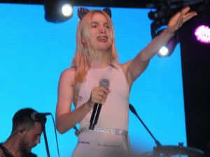 Aleyna Tilki Zonguldak’ta hayranlarını coşturdu