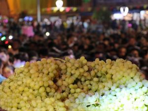 Alaşehirliler maden suyuyla yıkandı