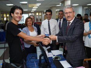 Ege’yi dereceyle kazanan öğrencileri Rektör Budak kaydetti