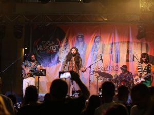 Retrobüs Manisalı hayranlarıyla buluştu