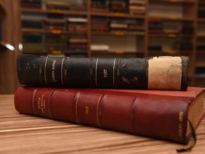 Tıp tarihi ve Nutuk’un orijinal baskısı bu kütüphanede