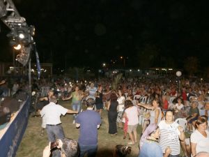 Büyükşehirden Davutlar’da halk konseri