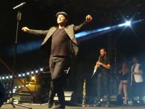 Roman havasında kendinden geçti