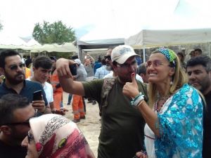 Ünlü manken Akdamar Adası’nda